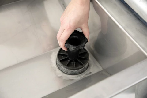 Záródugó lejtős nemesacél itatóvályúhoz